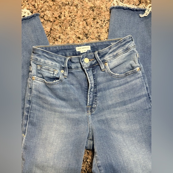 Good American NWT 💙 Good Legs Straight Mid Rise Denim Jeans. Size: 2/26 - Picture 8 of 12